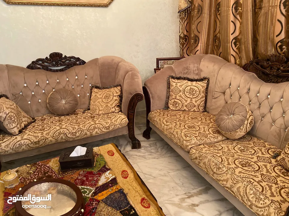 طقم كنب شبهً جديد للبيع