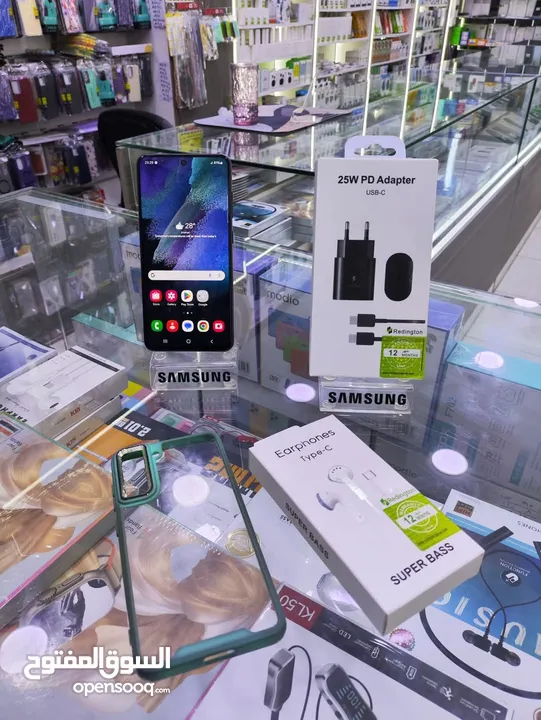 مستعمل اخو الجديد Samsung S21 FE 5g رام 16 جيجا 256 أغراضة والكرتونه الأصلية متوفر توصيل