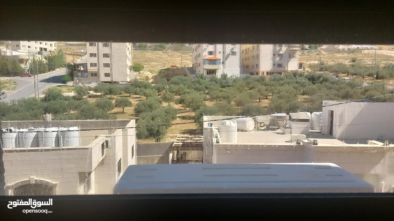 شقة سوبر ديلوكس مع مطبخ راكب لامينيت في موقع مميز بالكوم الغربي شفا بدران