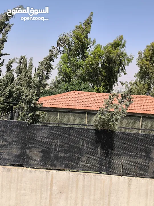منزل شبه فيلا مساحته 150م طابق واحد مستقل حديث البناء قرب فلل الاندلسية طريق مادبا للايجارمن المالك
