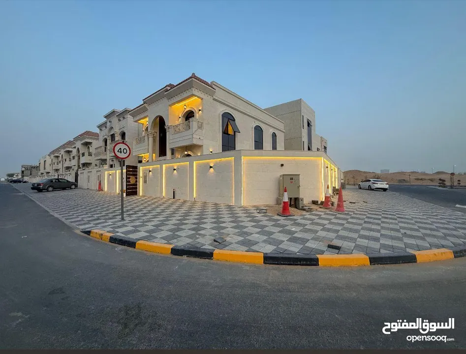 فيلا فاخرة للبيع في الحليو - مقابل أزھى زاوية مميزة – موقع راقٍ وسكني