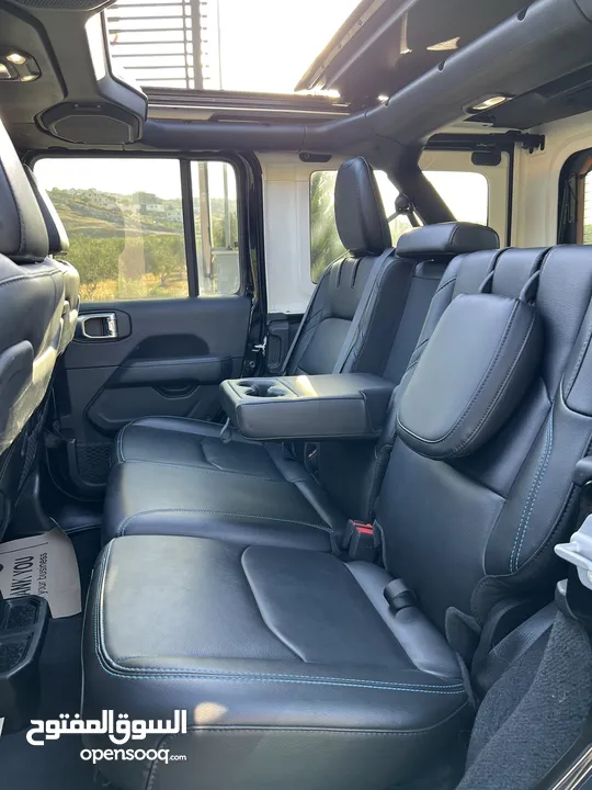 Jeeb rubicon hybrid جيب روبيكون هايبرد  فل اضافات  Plug in hybrid