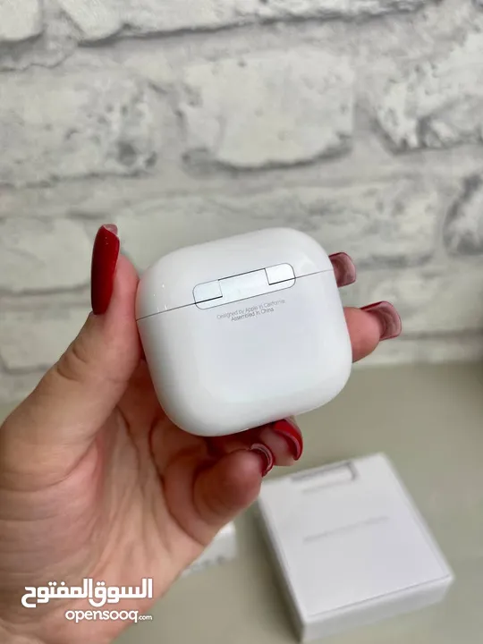 سماعات AirPods 4 تأتي بتصميم مميز وراحة مطلقة مع جودة صوت محسّنة وعزل ضوضاء نشط (ANC) لتجربة استماع