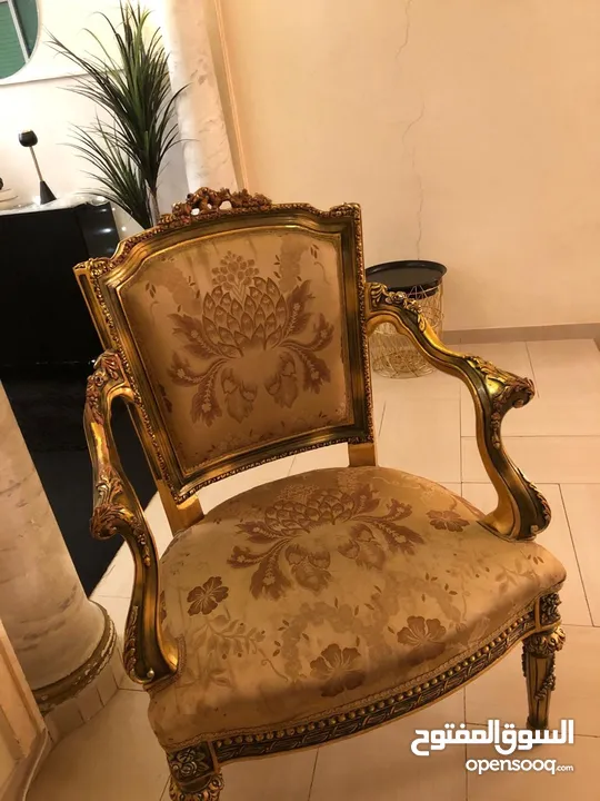 طقم صالون كامل للبيع بحالة ممتازه