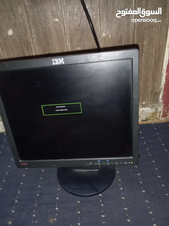 شاشه الكمبيوتر IBM
