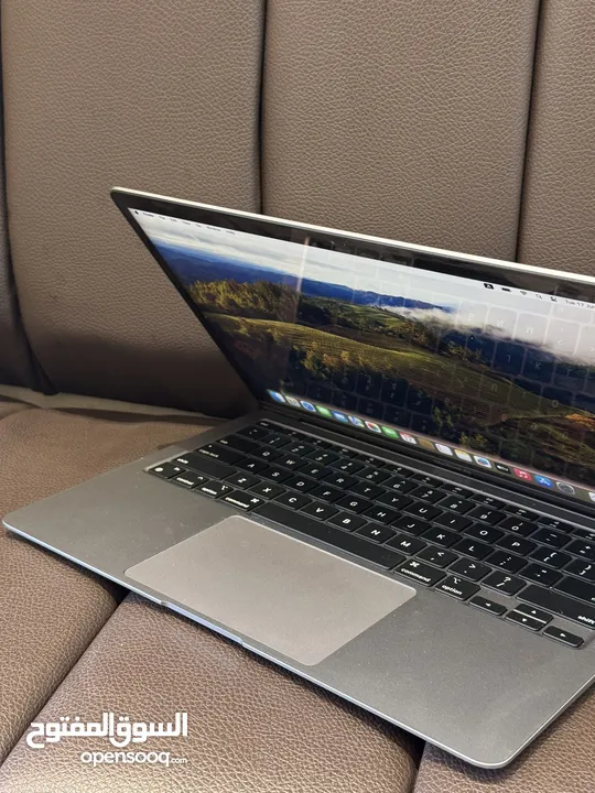 MacBook Air m2 13’3 مشحون 13 شحنة