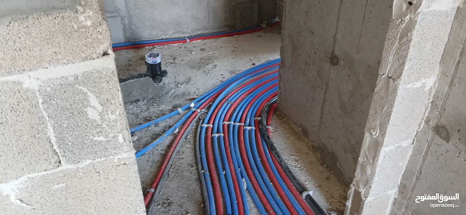 متخصصون في مواسير البيوت وتدفئة تحت البلاط وبرك السباحة