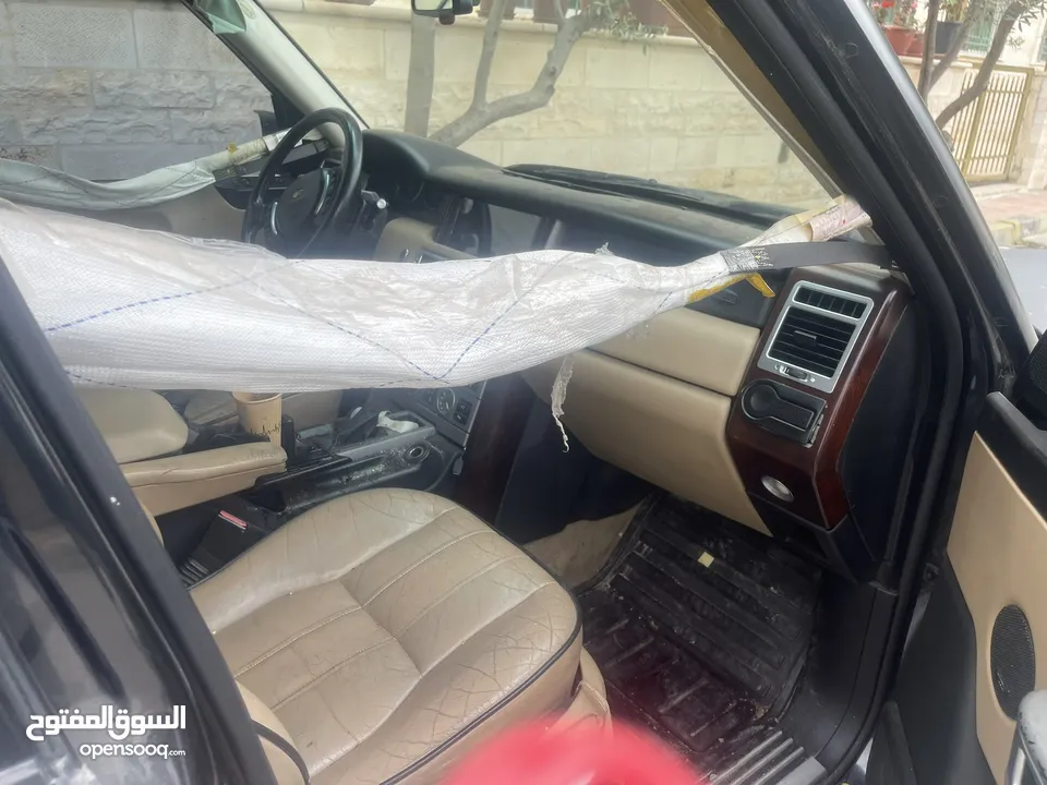 رنج روفر فوج للبيع على ضربتها
