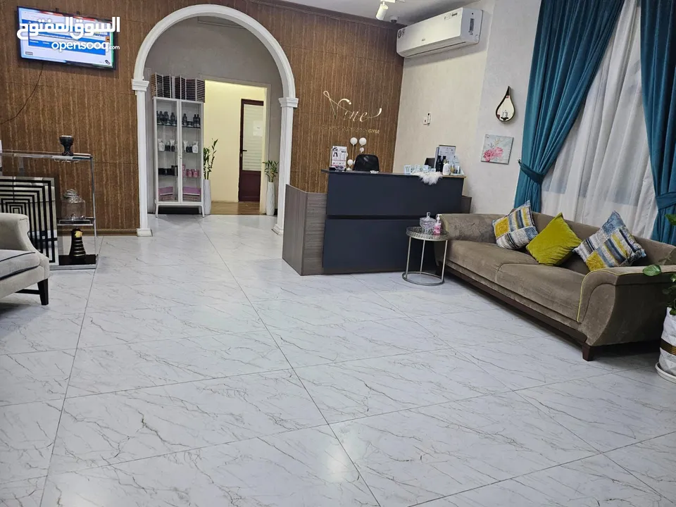 صالون نسائي فرصة استثمارية مميزة - للبيع مركز تجميل فاخر (صالون للسيدات) من المالك مباشرة بالشارقة