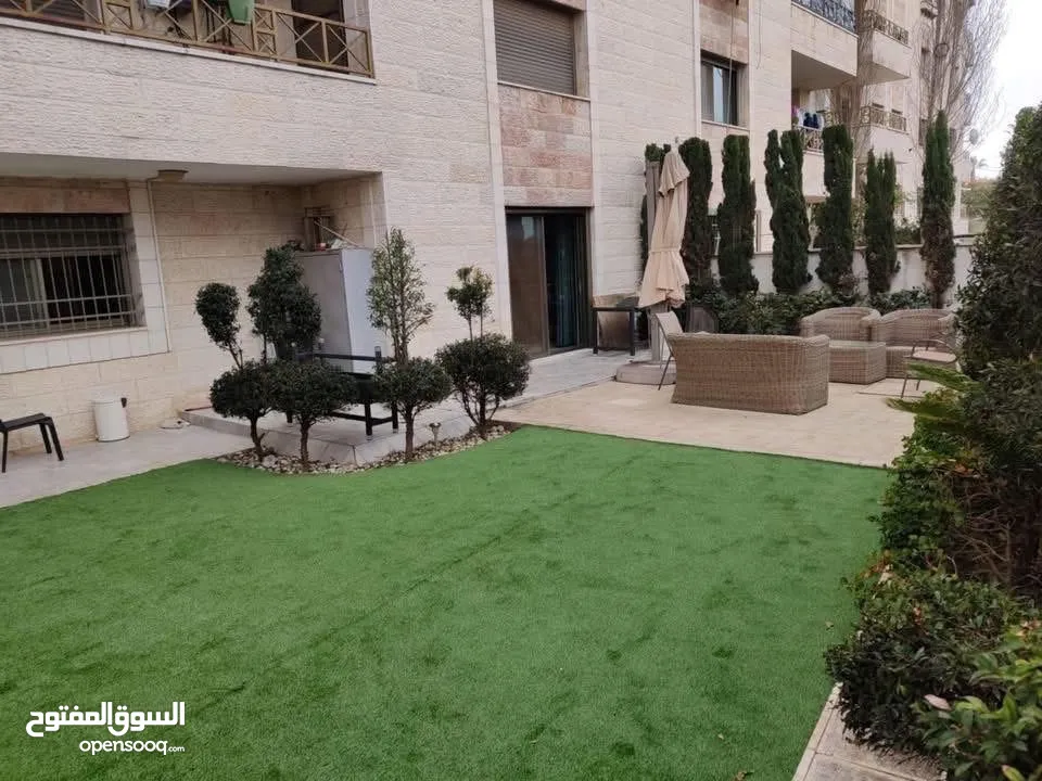 شق للبيع مع حديقه في المصيون قرب  فندق الكرمل