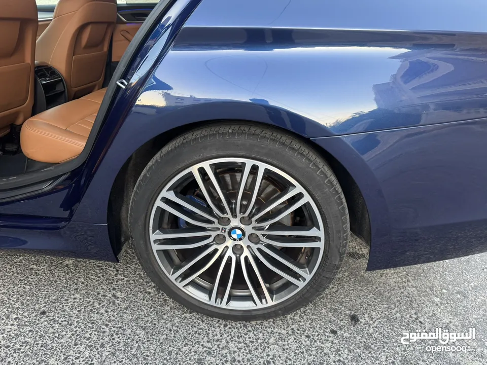 BMW 530e 2019 M sport package  Bought from dealership abo Khader 1 owner  Fully loaded 7 Jayed