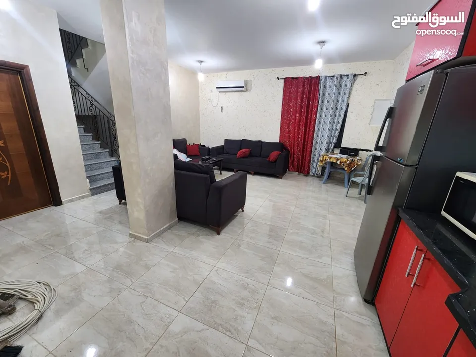 فيلا للبيع بالقرب بشارع الباباي
