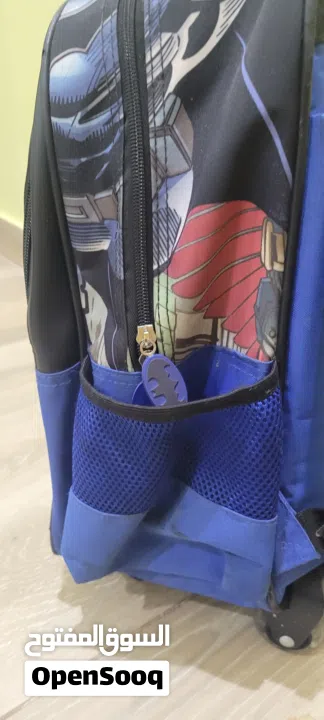 حقيبة اولاد مدرسية ذات جودة عالية و استعمال و حفاظ على الحقيبة بحالة ممتازة شبه جديدة و لا عيوب