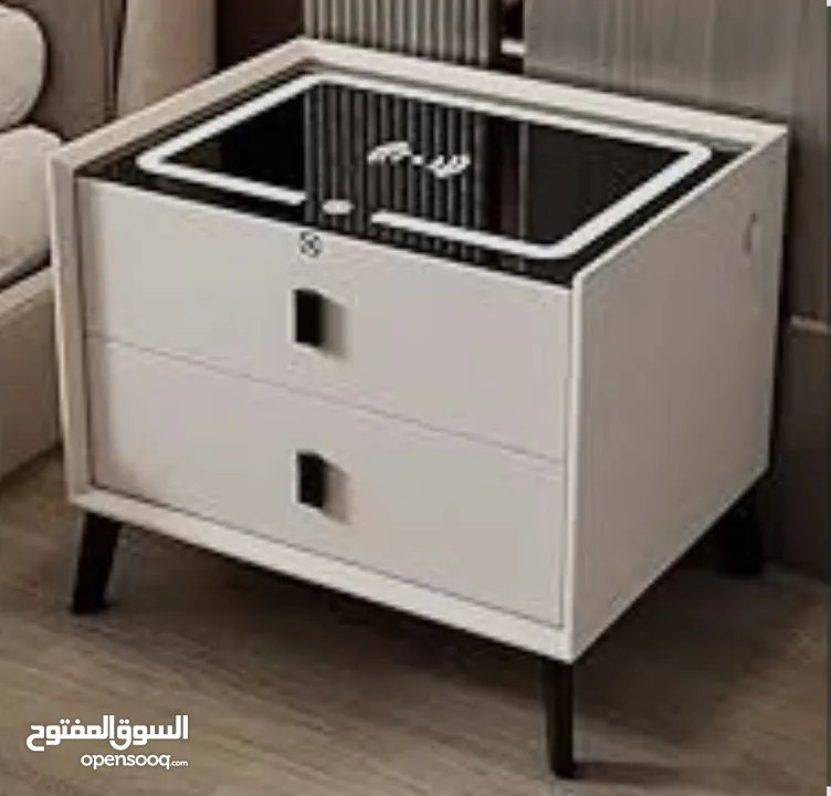 طاولة جانبية ذكية وعصرية    تصميم أنيق وحديث يناسب جميع الديكورات.  أبعاد مثالية: 50×40×46 سم