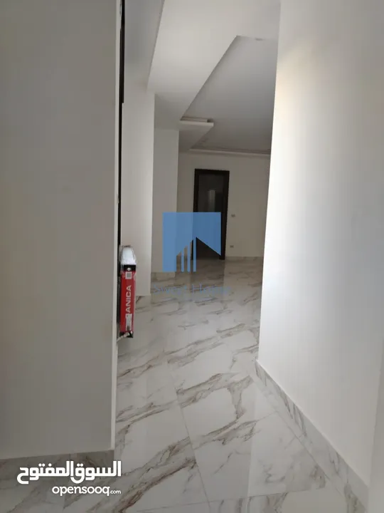 شقة أرضية فاخرة للبيع في خلدا  - خلف المستشفى السعودي 330م مع حديقة وترسات 100م لم تسكن