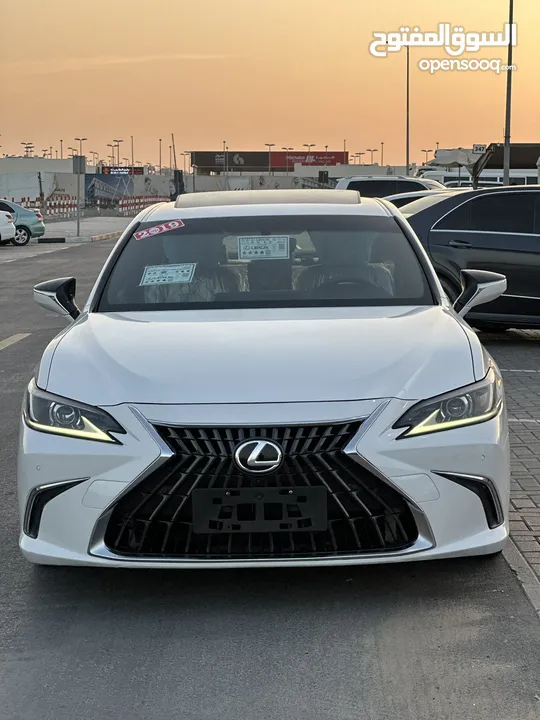 لكزس خليجي موديل 2019 ES350 رقم واحد السعر 85الف درهم امارتي مع حيازي فتحه بصمه ستاره رنكات مرايه