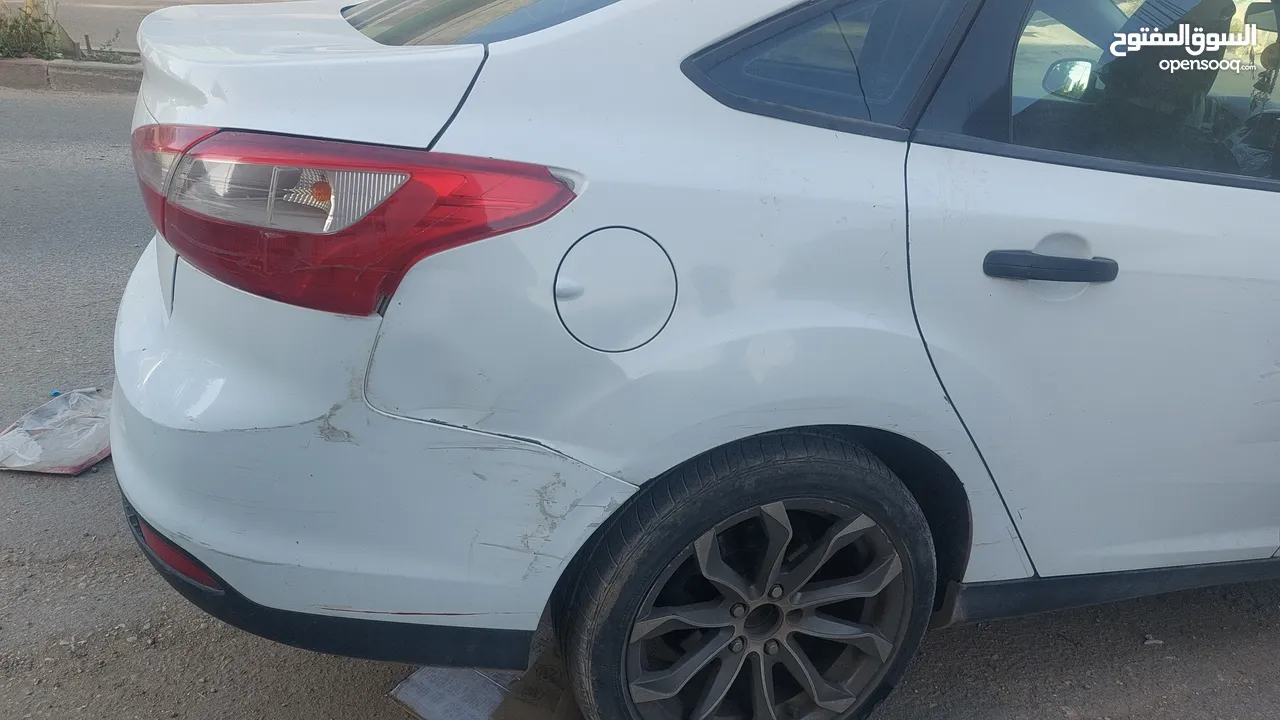 فورد فوكس 2012 للبيع ماتور 1600 بنزين اوتوماتيك مكسور عليها شهرين ترخيص السياره تأمينها ساري لمده سن