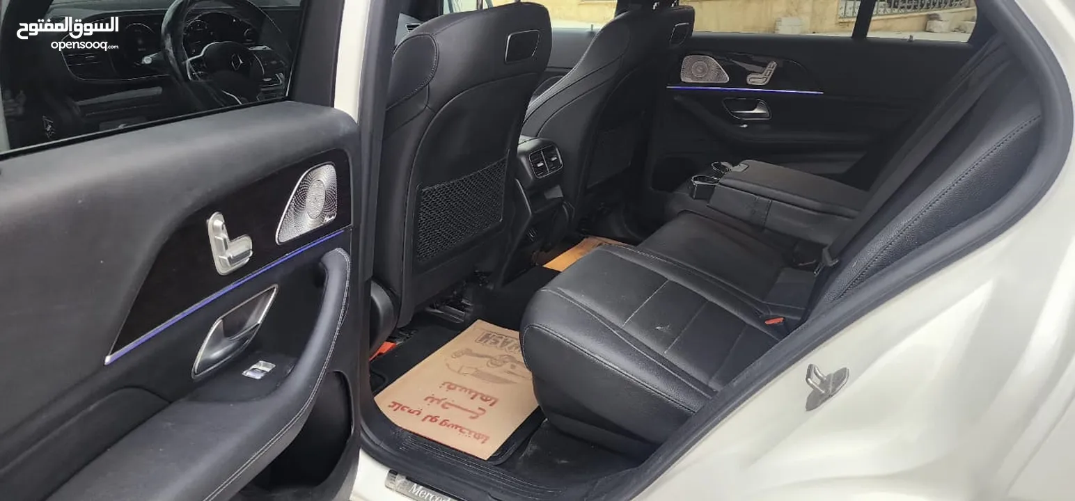 مرسيدس GLE 350- 4 MATIC موديل 2020  دفع رباعي  عاليه الإضافات  غير مجمركه لون ابيض والداخل اسود