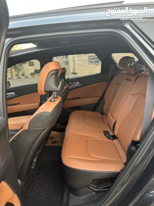 كيا سبورتاج هايبرد 2023 / فل كامل مع بانوراما وفرش مميز غرفه عسليه / عداد قليل / سعررر مميز جداً