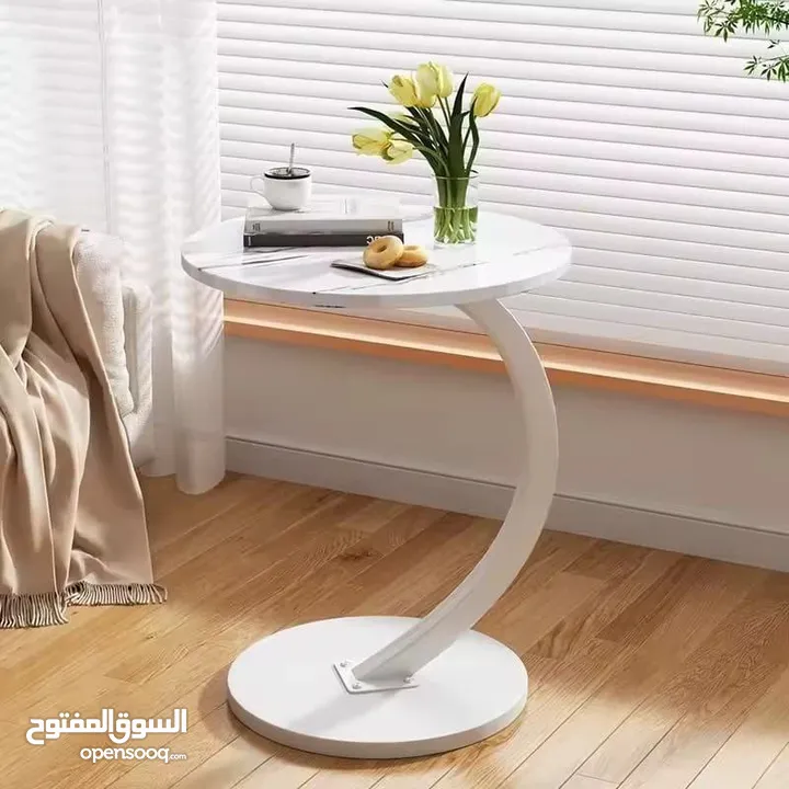 السكملي هي الي رح تغنيكي عن السكملي التقليدية في بيتك طاولة جانبية مستديرة على شكل حرف C