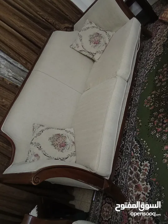 طقم كنب كلاسيك للبيع