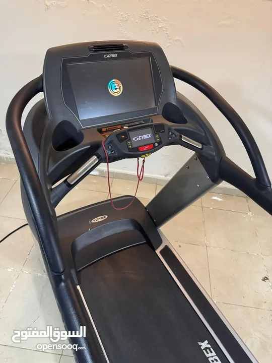 جهاز تريدميل Cybex770T شبه جديد استخدام شهرين فقط بسعر مغري