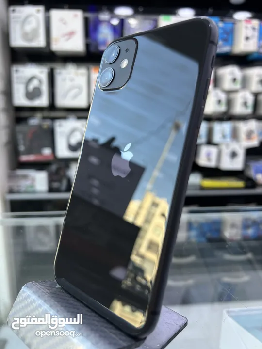 iPhone 11 (64 GB) ايفون 11 مستعمل  بحالة ممتازة / مغير بطارية اصلية بشركة ايفون  نسبة بطارية 100٪؜