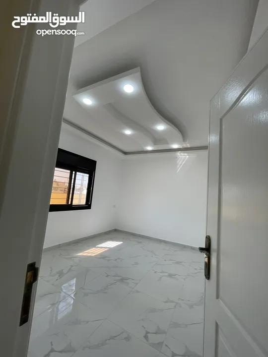 شقة طابق ثالث من ابوغوش 20 مساحة 130 م
