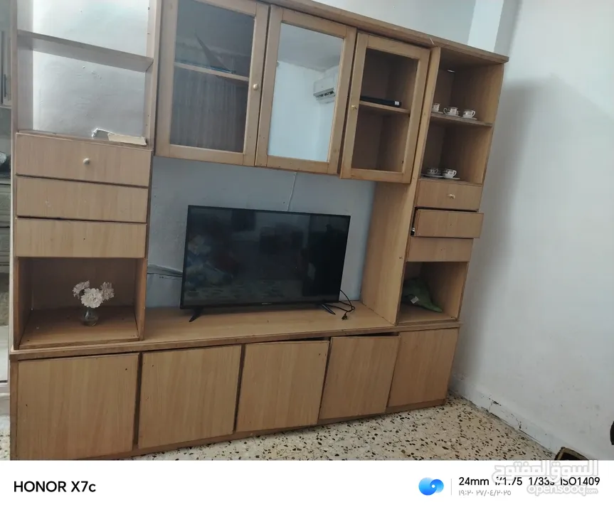 بوفيه للبيع خشب لاتيه تفصيل بيع بسعر حرق ب25 دينار عنوان اربد دوت شركه الكهرباء  شارع حكما