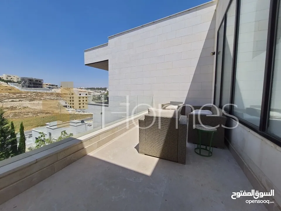 فيلا مع مسبح للبيع في طريق المطار بمساحة بناء 940م