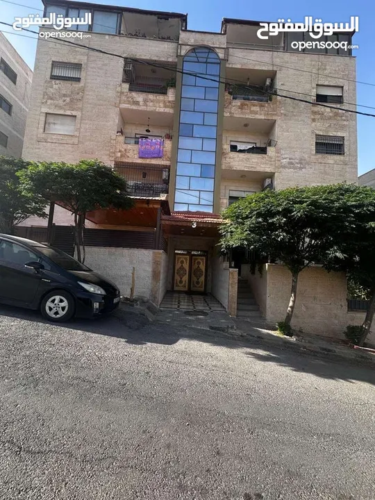 من المالك مباشرة شقه طابق اول في ابو عليا تشطيب جديد مساحة 100 متر عمر البناء 10 سنين