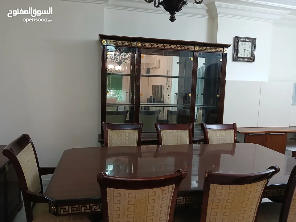 غرفة سفرة إيطالية أصلية ماركة فيرساتشي مميزة جدا للبيع بالسعر جدا