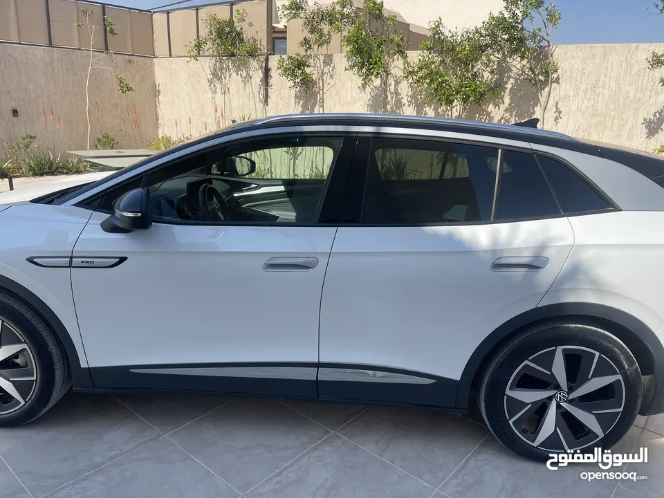 بحاله الوكاله ID4 PRO 2023 ماشيه 11500 كم قابل للزياده ترخيص لغايه 2026/4 للبيع بداعي السفر