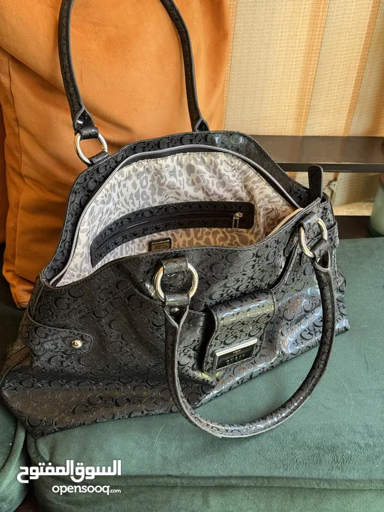 شنطة جيس مستعملة للبيع guess