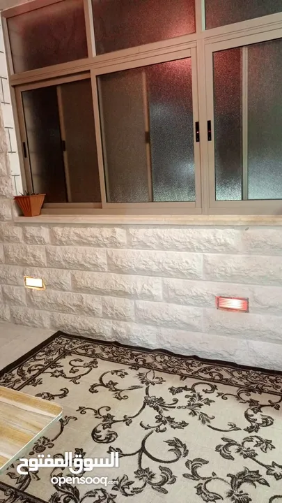 سقف مع شقتين مع محل تجاري