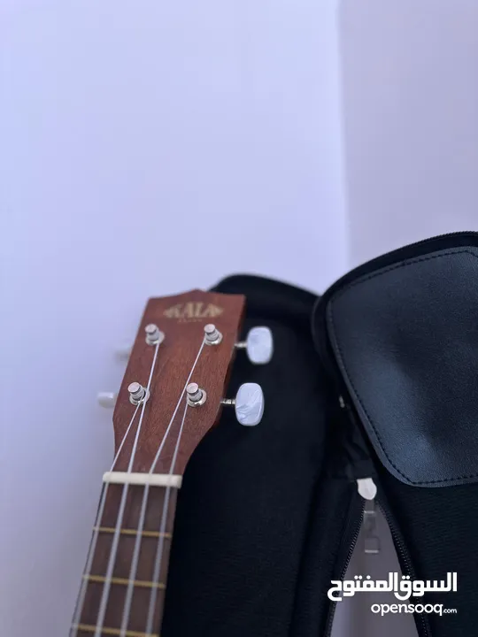 ukulele kala ka-15s يوكيليلي اصلي جديد مع الشنتة نوعية ممتازة جدا اوتار اصلية جديدة نوعية نضيفة