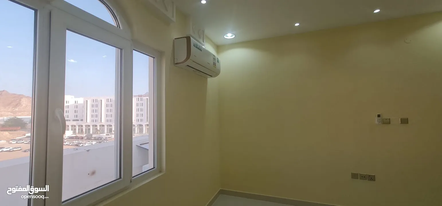 Good 1 Bedroom Penthouse flats at MBD, Opp. Sheraton Hotel.