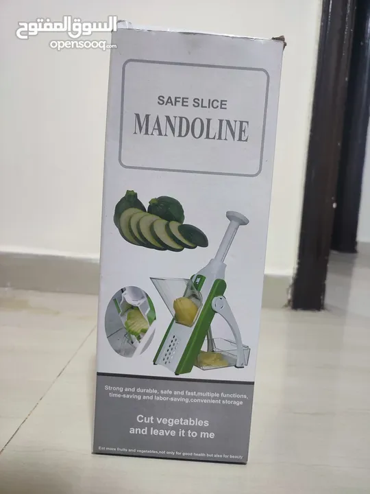 قطاعة خضار وفواكة جديدة بالكرتونة بسعر 5 دنانير. mandolin