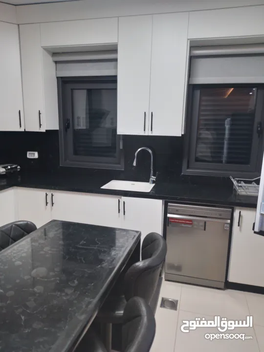 شقة للإيجار بالارسال طابق ثالث