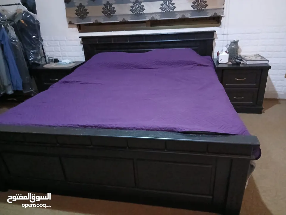 غرفة نوم بحالة ممتازة لون اسود