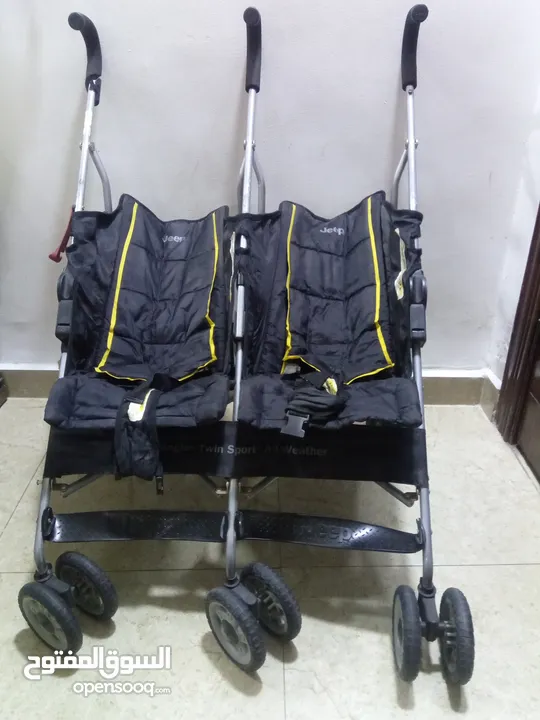 عرباية أطفال توأم للبيع بحاله جيده جدا