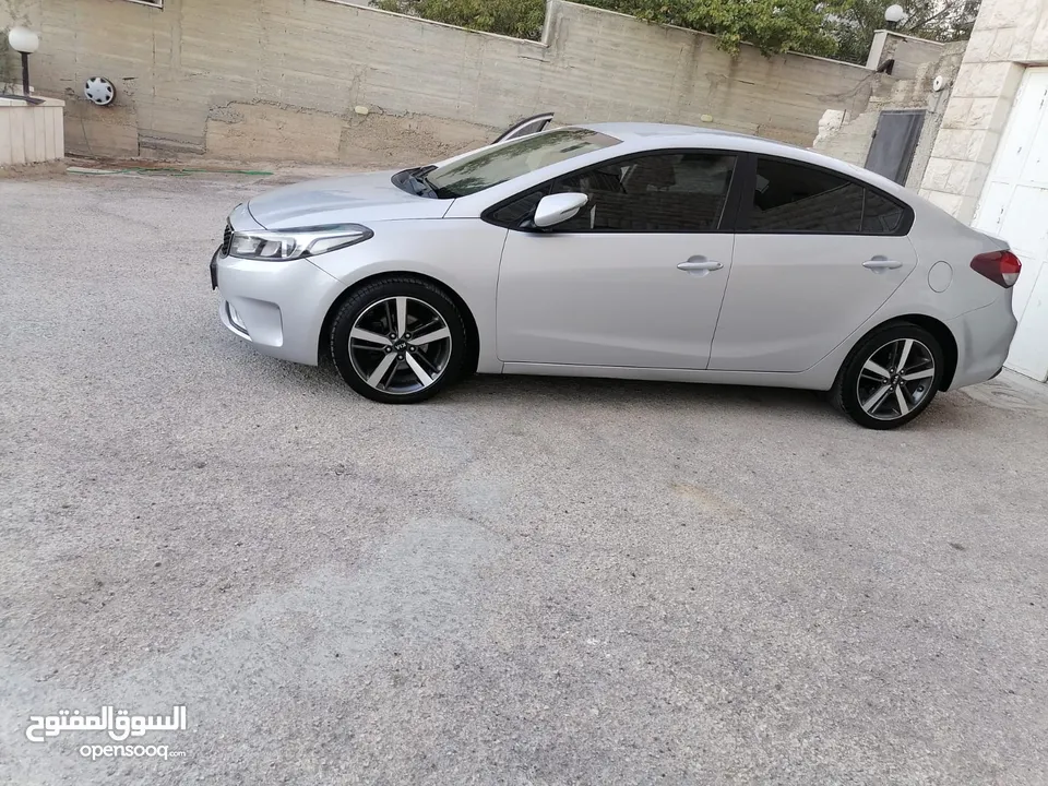 كيا K3 /ماتور 1600 / فحص نخب /اتوماتيك / سولار / اقتصاديه جدا غنيه عن التعريف