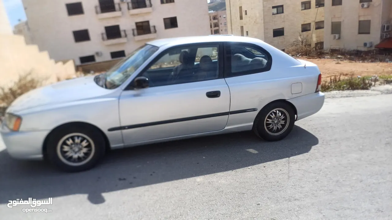 اكسنت موديل 2001 قصة الفيرنا(كوبيه_بابين_خمس مقاعد) اتومتيك_محرك1600cc