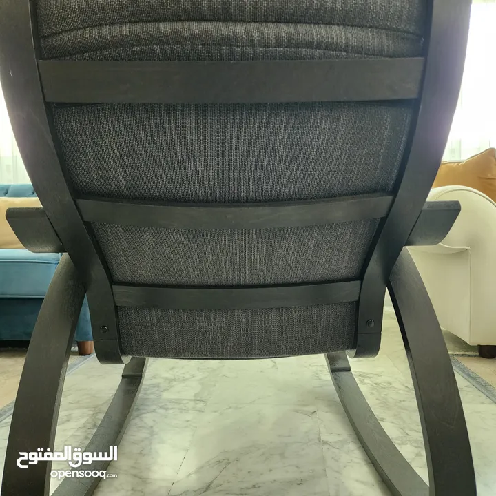 كرسي هزاز فخم و عصري للبيع بحالة ممتازة جدا