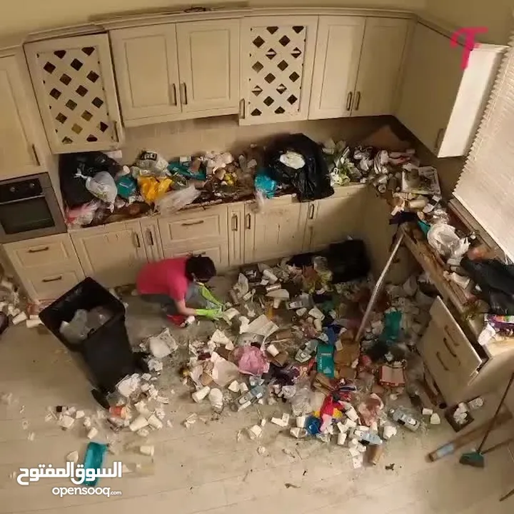 شركة الايادي الذهبيه لخدمات التنظيف المتكامله  ( اليومي الاسبوعي الشهري) .