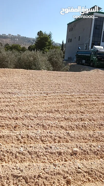 بناء سناسل حجريه استصلاح ارض زراعيه  تشييك المزارع تعبيد الشوارع تعبيد الساحات ملاعب شاليهات