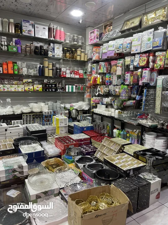 محل نثريات وأدوات منزليه موقع مميز ضاحية الأمير حسن على شارع رئيسي للبيع  مساحه ممتازة مع سده داخليه