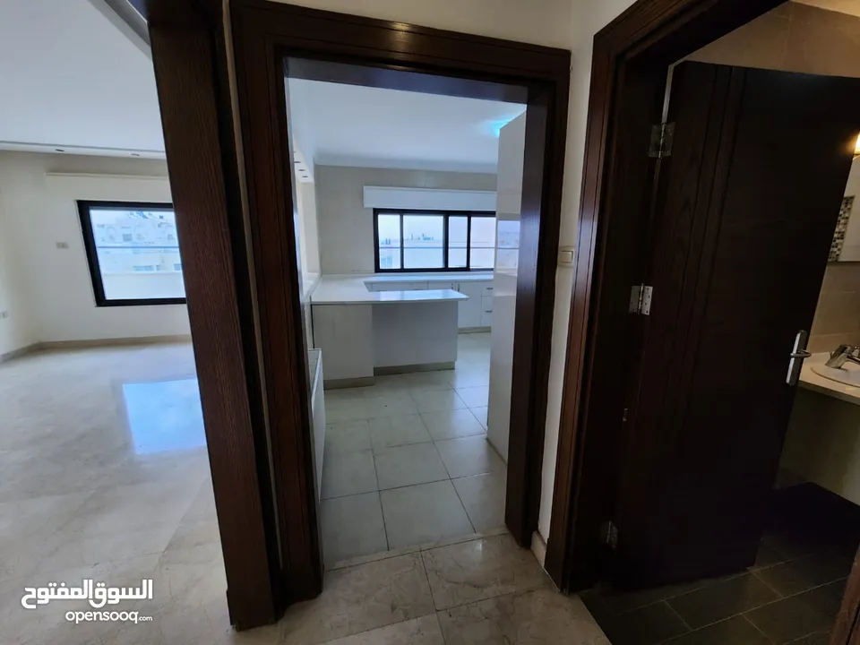 روف فارغ للإيجار في عبدون - ref : 14453