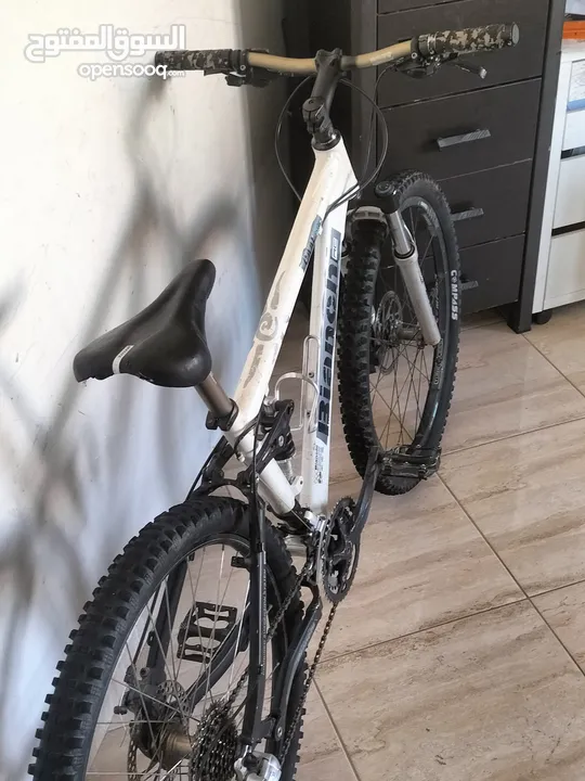 بسكليت من نوع Bianchi caal 8400