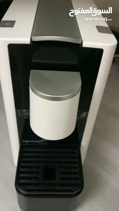 ماكنة قهوة اسبرسو بحالة الوكالة غير مستخدمة نوع نظيف امريكي Espresso machine  .........